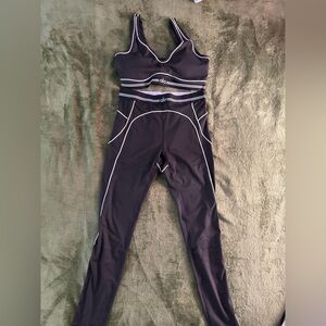 Alo Yoga Black and white two piece Set